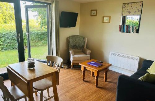 Pembridge House | Secluded Log Cabin in beautiful private gardens