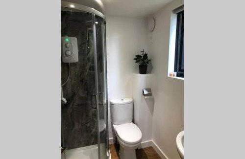 Pembridge House | Secluded Log Cabin in beautiful private gardens