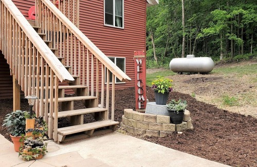 Farwell House | Secluded multi-family lakeside getaway Alexandria