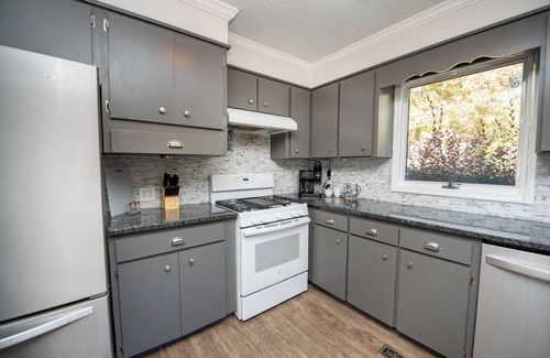 Cowpens House | Secluded Pond Retreat - Wooded, Cozy, Quiet