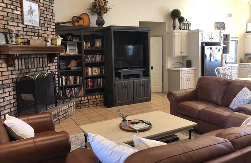 Elmo House | Secluded Ranch House with Private 4 Acre Pond