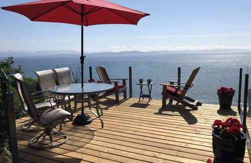 Comox House | Secluded Sandy Beach All To Yourself! Panoramic Ocean and Mountain views.