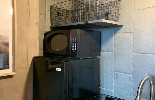 Sweetwater Cabin | Secluded TREEHOUSE Full bath, Seclusion, Mtn View, Kitchen, Fireplace