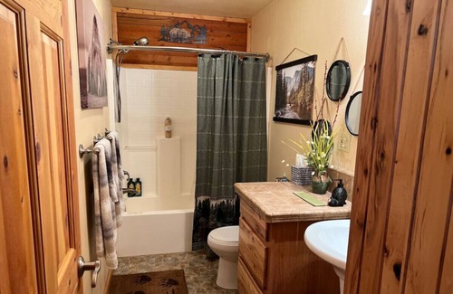 California Hot Springs Cabin | Secluded Log Cabin in Sequoia National Forest