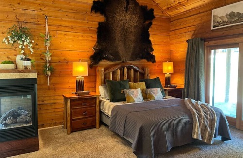 California Hot Springs Cabin | Secluded Log Cabin in Sequoia National Forest