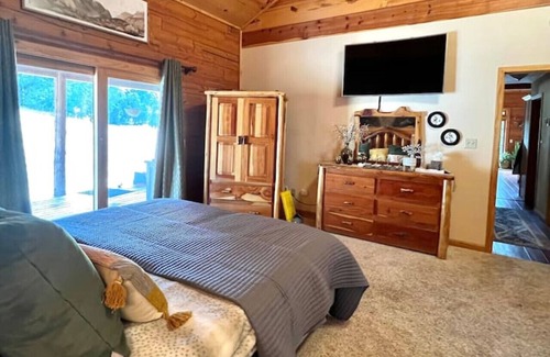 California Hot Springs Cabin | Secluded Log Cabin in Sequoia National Forest