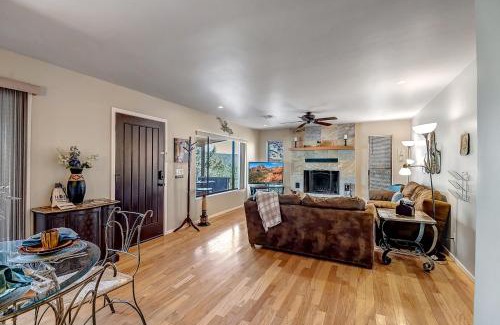 West Sedona House | Sedona Chimney Rock Cottage - Views of Thunder Mountain, Great Location for Year Round Recreation!