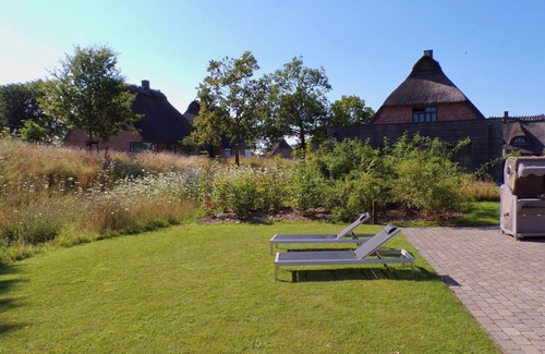 Nieby House | Seegras, das Reetdach Doppelhaus für 4-5 Personen mit Schönem Birkblick