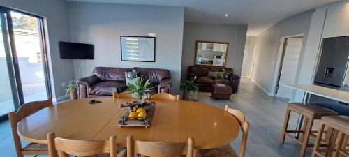 Britannia Bay Apartment | SeeSkattie