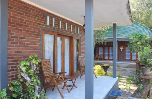 Sawan House | Sekumpul Guest House