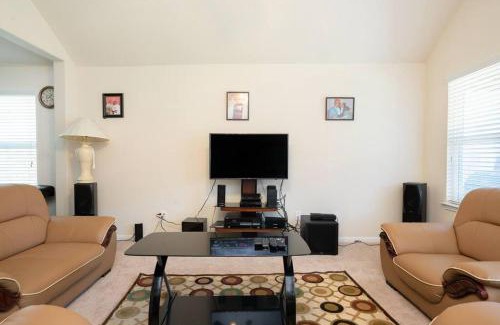 Fresno House | Select Exclusive Room in Fresno Texas