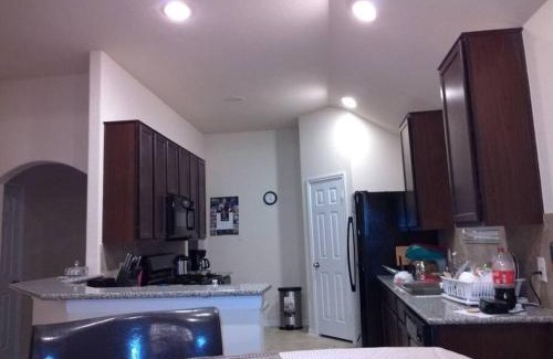 Fresno House | Select Exclusive Room in Fresno Texas