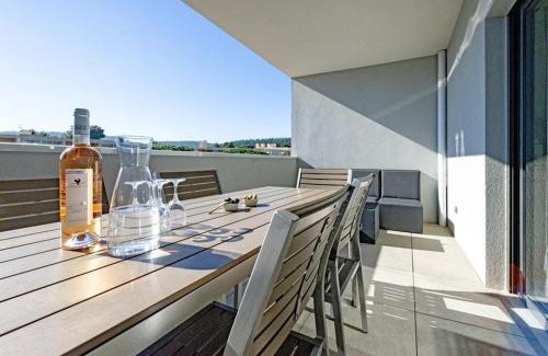 La Faviere Apartment | SELECT'SO HOME - Résidence Le Bella Vista - Piscine sur le toit et vue panoramique - Prestations de qualité & Services Hôteliers - BV31B