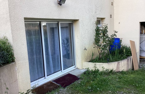 Janze Apartment | Self-contained 4-person apartment in basement of house