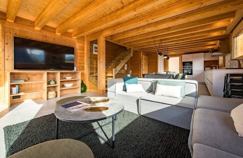 La Toussuire House | Semi-detached chalet near the slopes with sauna