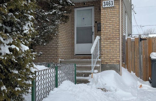 Fabreville House | Semi-detached family home near many attractions