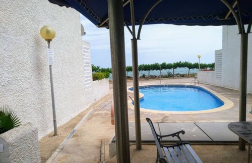 Alcanar House | Semi-detached house in a private urbanization by the sea.