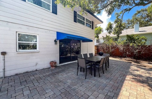 Seminole House | Seminole Pool House | Mins to the Beach