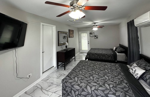 Annapolis House | Semper Fi guest home 2 mins away from Annapolis Harbour Center!