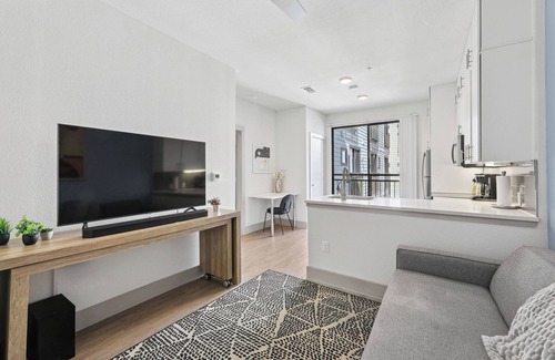 East Cesar Chavez Apartment | Sentral East Austin at 1630 E. Sixth