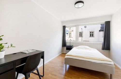 Kristiansand Apartment | Sentralt i Kvadraturen med 3 soverom, veranda og P-plass