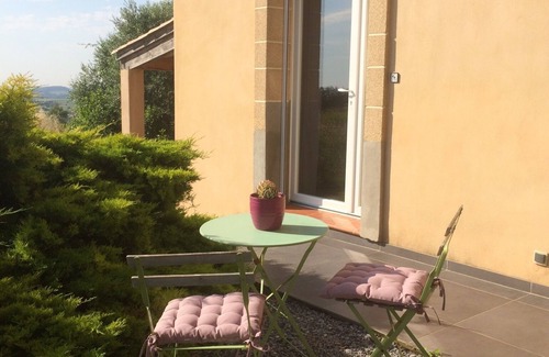 Cazouls-les-Beziers Bed & Breakfast | Separate garden room