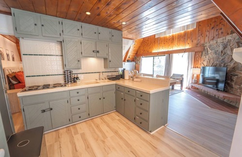 Three Rivers Cabin | Sequoia Vintage A-frame River Retreat