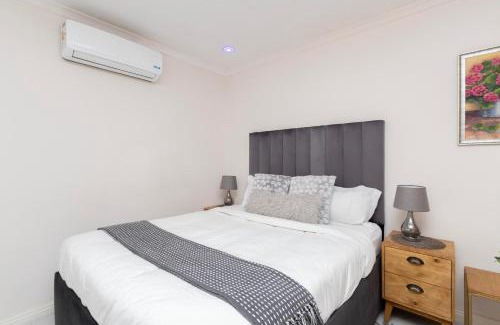 Cape Town House | Serena Inn room 4