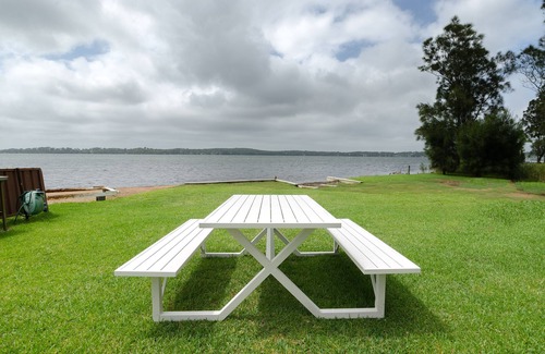 Lake Macquarie City Council House | Serendipity Lake House - on the water's edge
