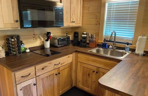 Asheboro House | Serene 1BR Cabin Near NC Zoo | Loft & Water View