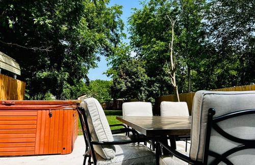 Waxahachie House | Serene 3-bed 2.5 bathhouse with large yard in Waxahachie