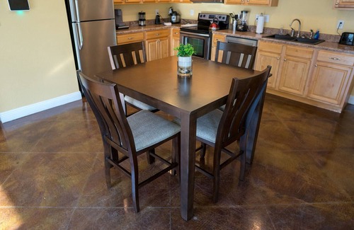 Kreole Apartment | Serene 3BR Apt/4TVs/Free Parking/Strong WiFi