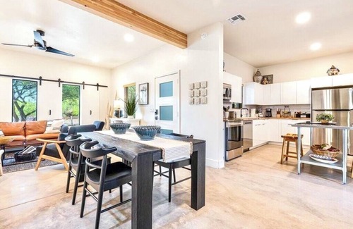 Civano House | Serene 3BR Tree-Lined Modern Retreat