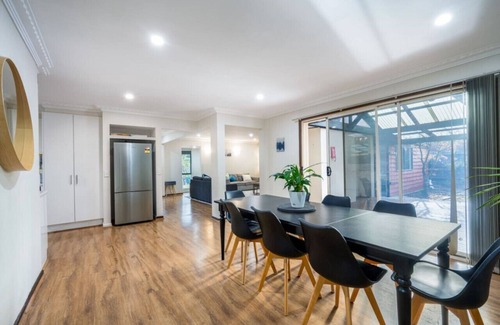 Berwick Apartment | Serene and Spacious Retreat on the Hills