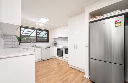 Berwick Apartment | Serene and Spacious Retreat on the Hills