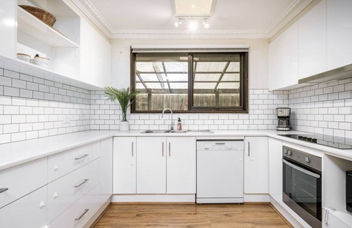 Berwick Apartment | Serene and Spacious Retreat on the Hills