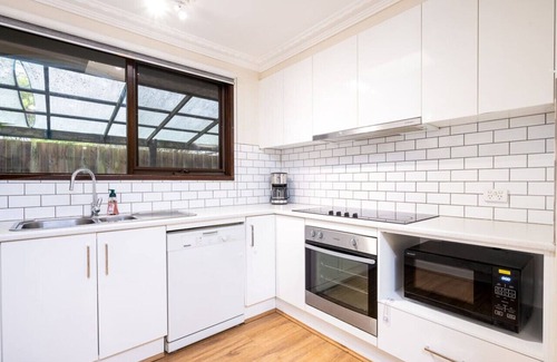 Berwick Apartment | Serene and Spacious Retreat on the Hills