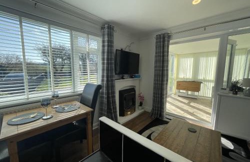 Pill Apartment | Serene Countryside Escape with Parking