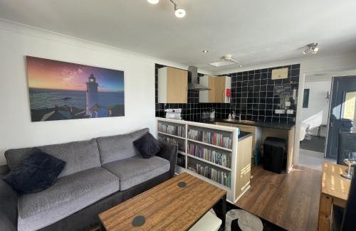 Pill Apartment | Serene Countryside Escape with Parking