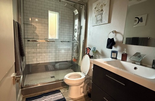 Old East Dallas Apartment | Serene Dallas Hideout - Walk to Greenville & Knox
