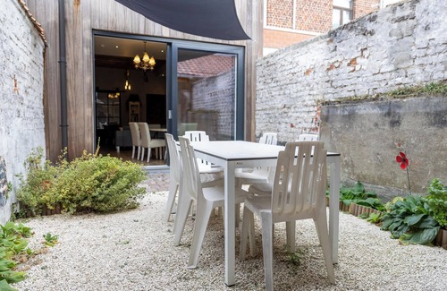 Ieper House | Serene Getaway with Stunning Views