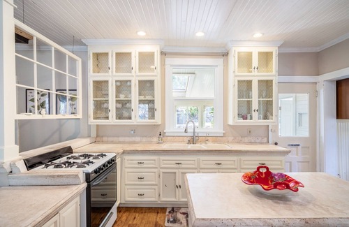 Flagstaff Cottage | Serene Historic Cottage: Mountain Views, Hot Tub, Fire Pit, Fireplace, Snowbowl