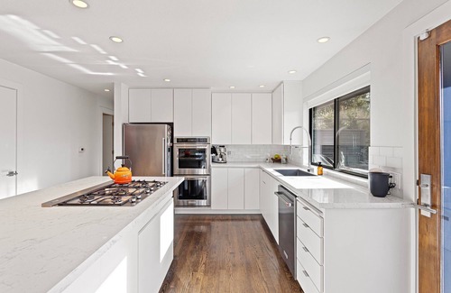Fauntleroy House | Serene Mid-Century Escape –Sauna + Stunning Spaces | Easy Seattle FIFA World Cup