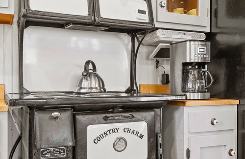 Lupton City House | Serene Mountain Hideaway: Hot Tub & Pizza Oven