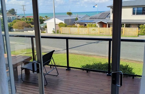 Kaka Point House | Serene on Marine, Kaka Point