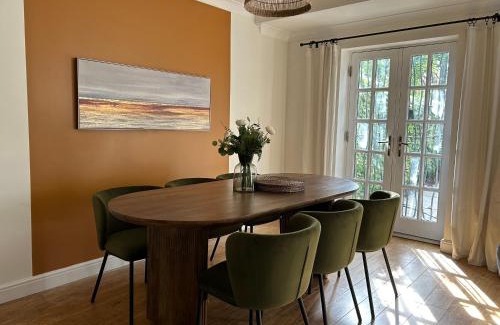 Rusholme House | Serene Retreat Sleeps 6 with Garden