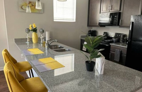 Moseley Apartment | Serenity 1 King Bed/Pool