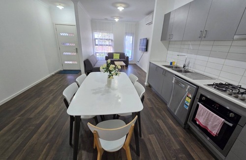 Pakenham House | Serenity 7 - Whole House