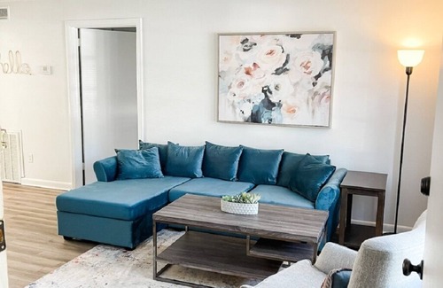 Midtown Apartment | Serenity near Forsyth Park: Timeless 2BR/1BA