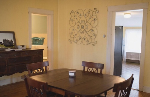Stevens Point House | Settle Inn